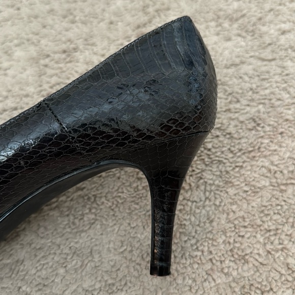 Black embossed croc pumps - Picture 4 of 4